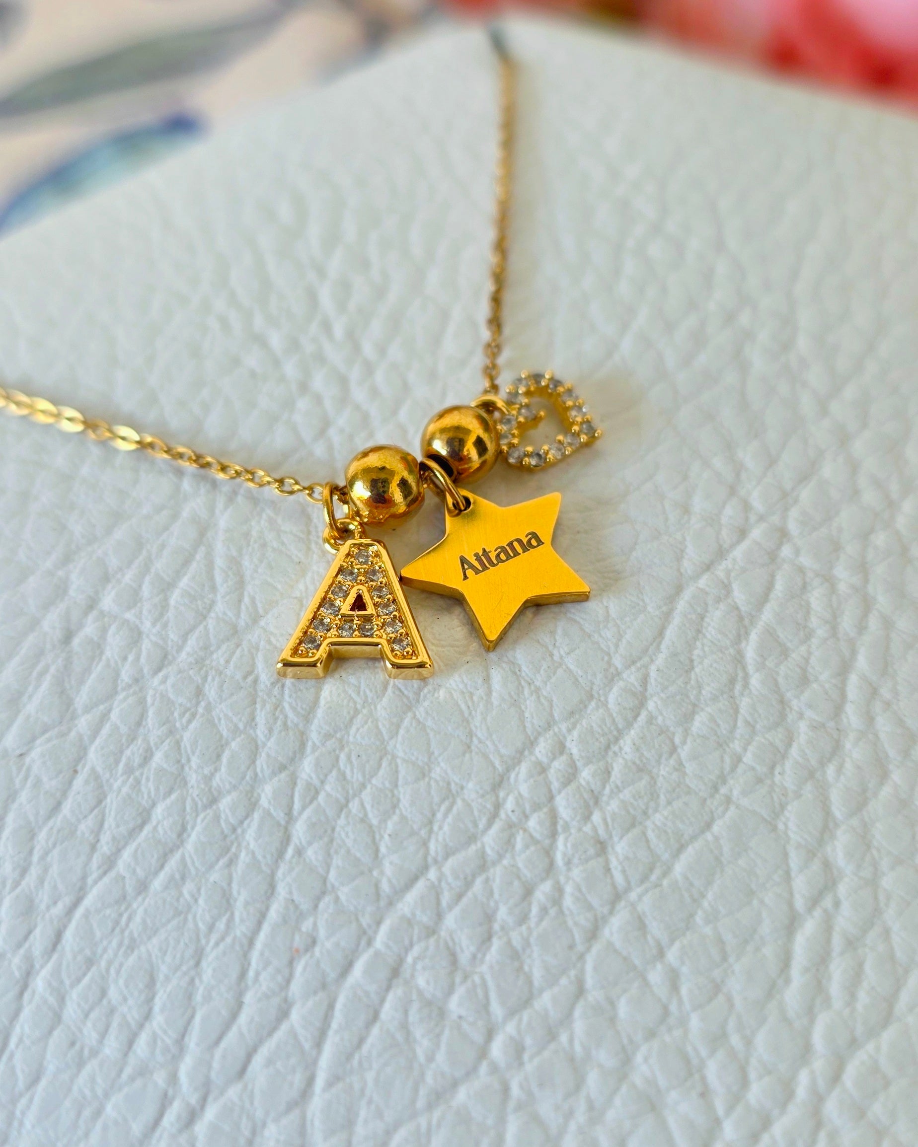 Collar de Nombre en dije estrella con dos dijes decorativo