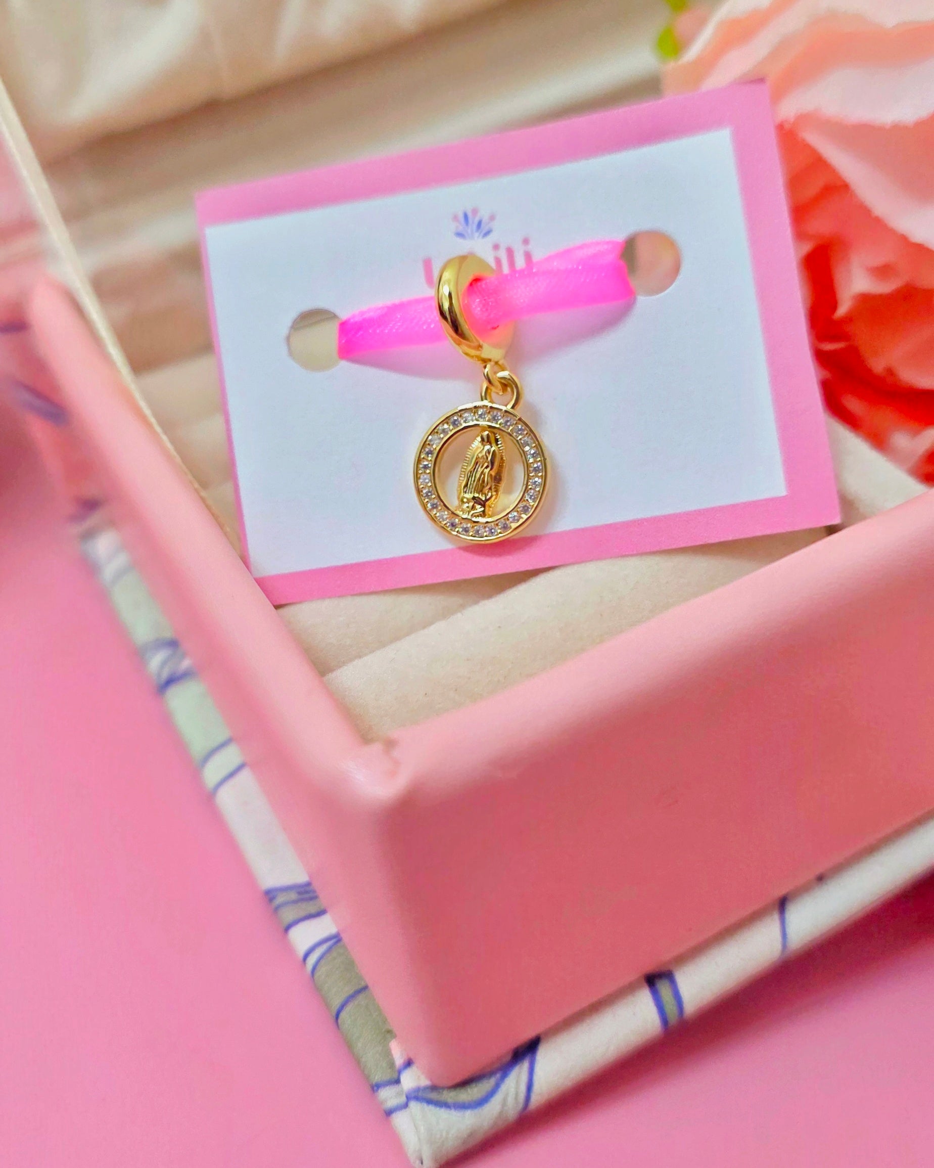 Charm virgen de gudalupe en circulo hueco