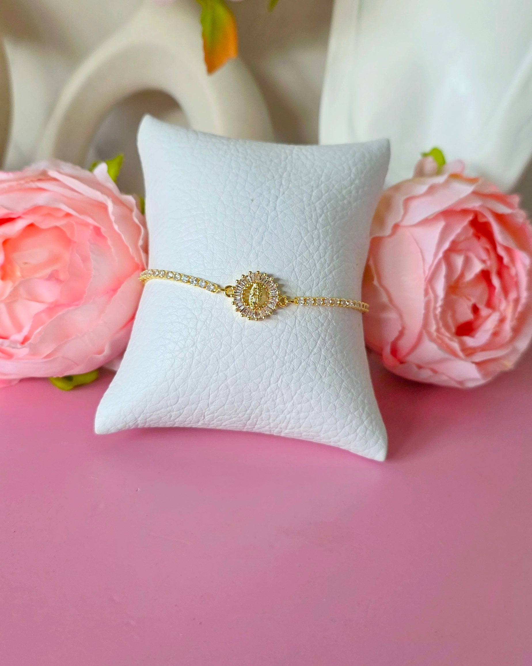 Pulsera Mini virgen de Guadalupe tipo sol con ajuste brillante