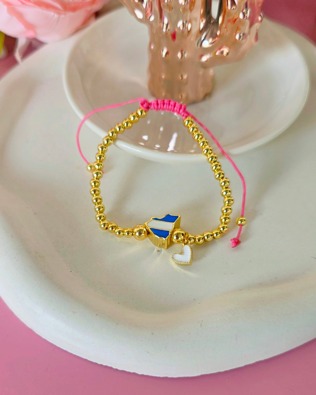 pulsera mapa central y corazón blanco