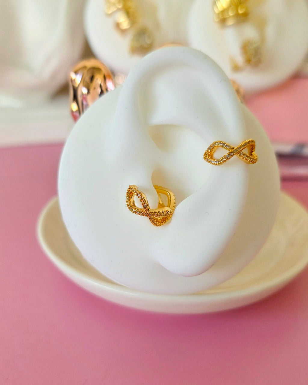 Earcuff de dos ondas cruzadas UNIDAD