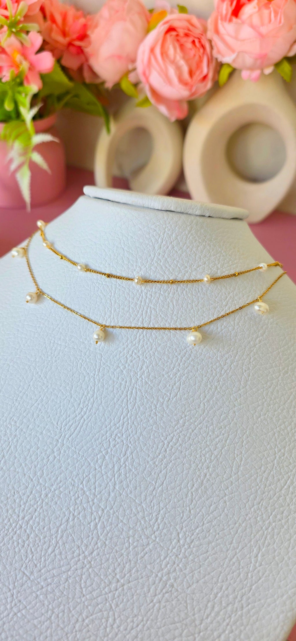 collar con  perlas colgantes