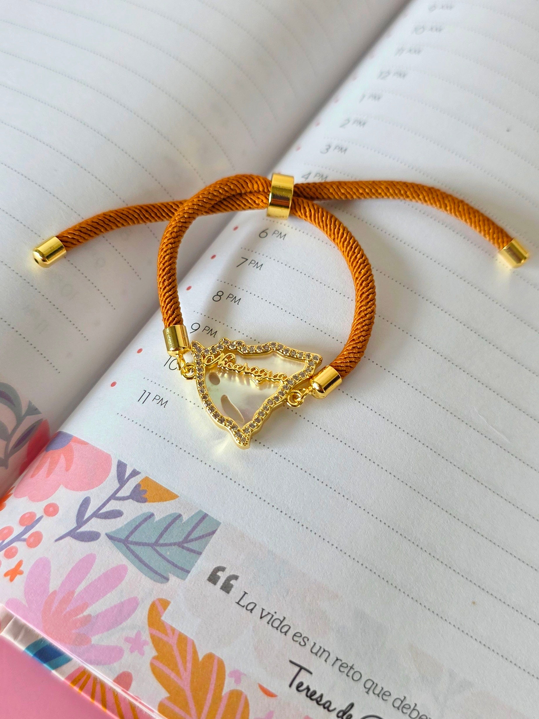 Pulsera mapa de Nicarcagua cuerda café
