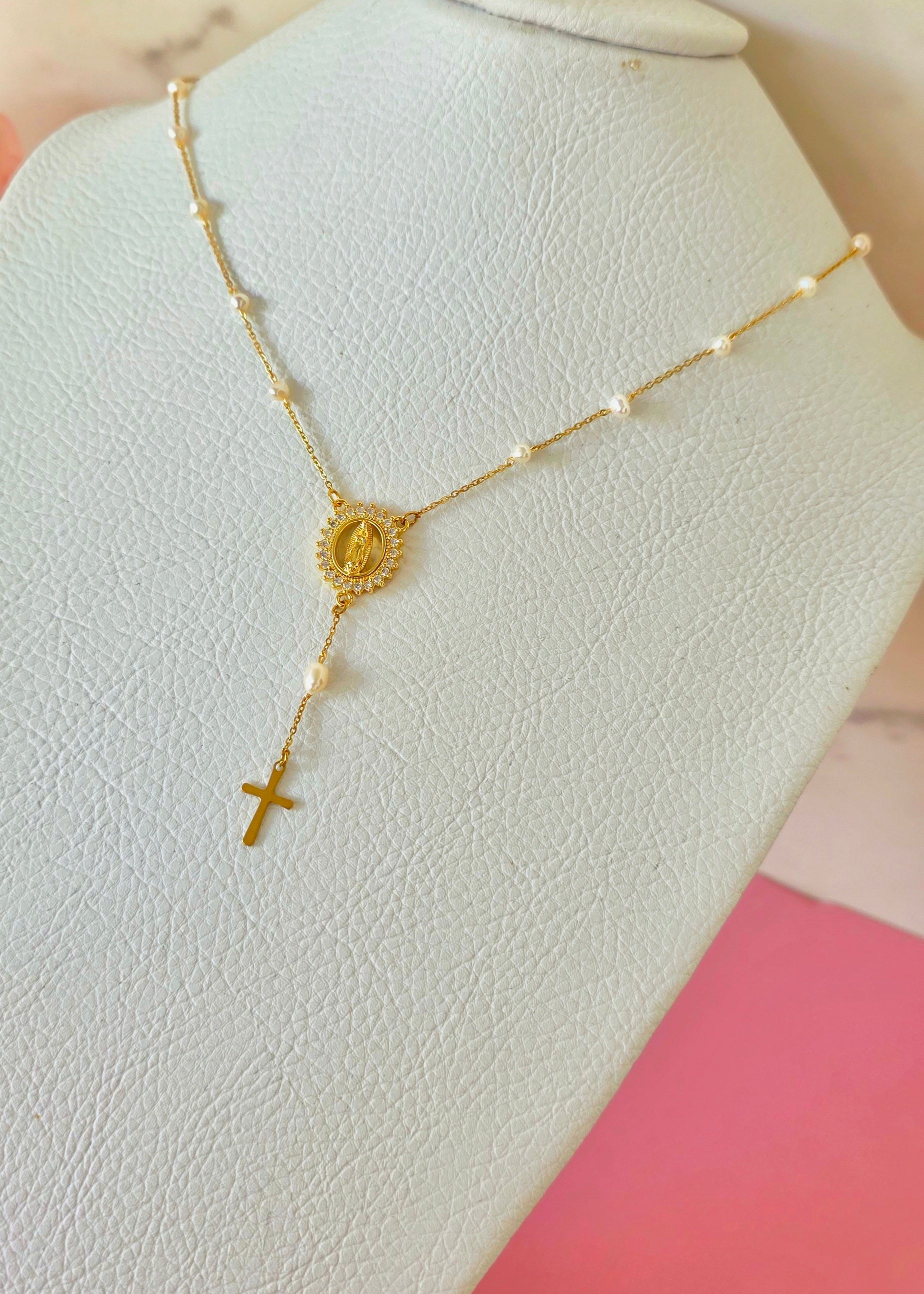 Collar denario con centro de Vigen de Guadalupe