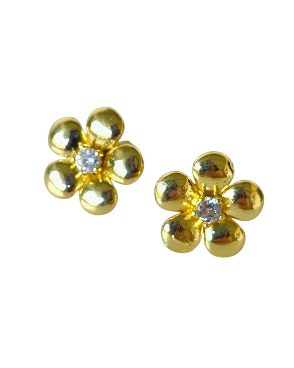 Arete de flor metalica sencilla con centro de zirconia