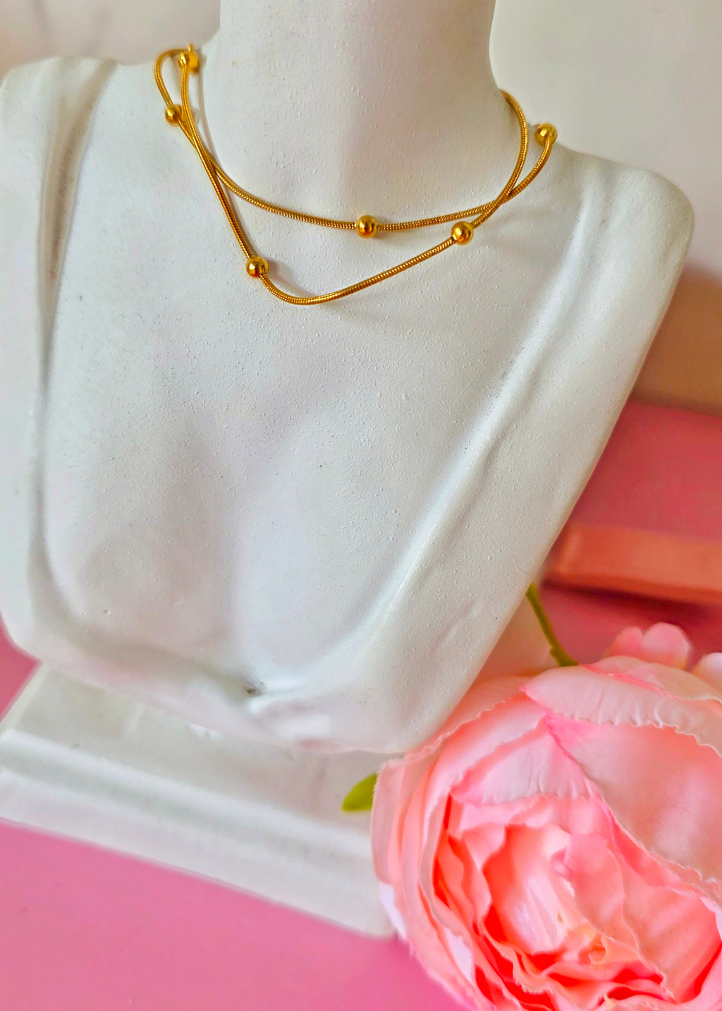 Collar liso con balines intercalados