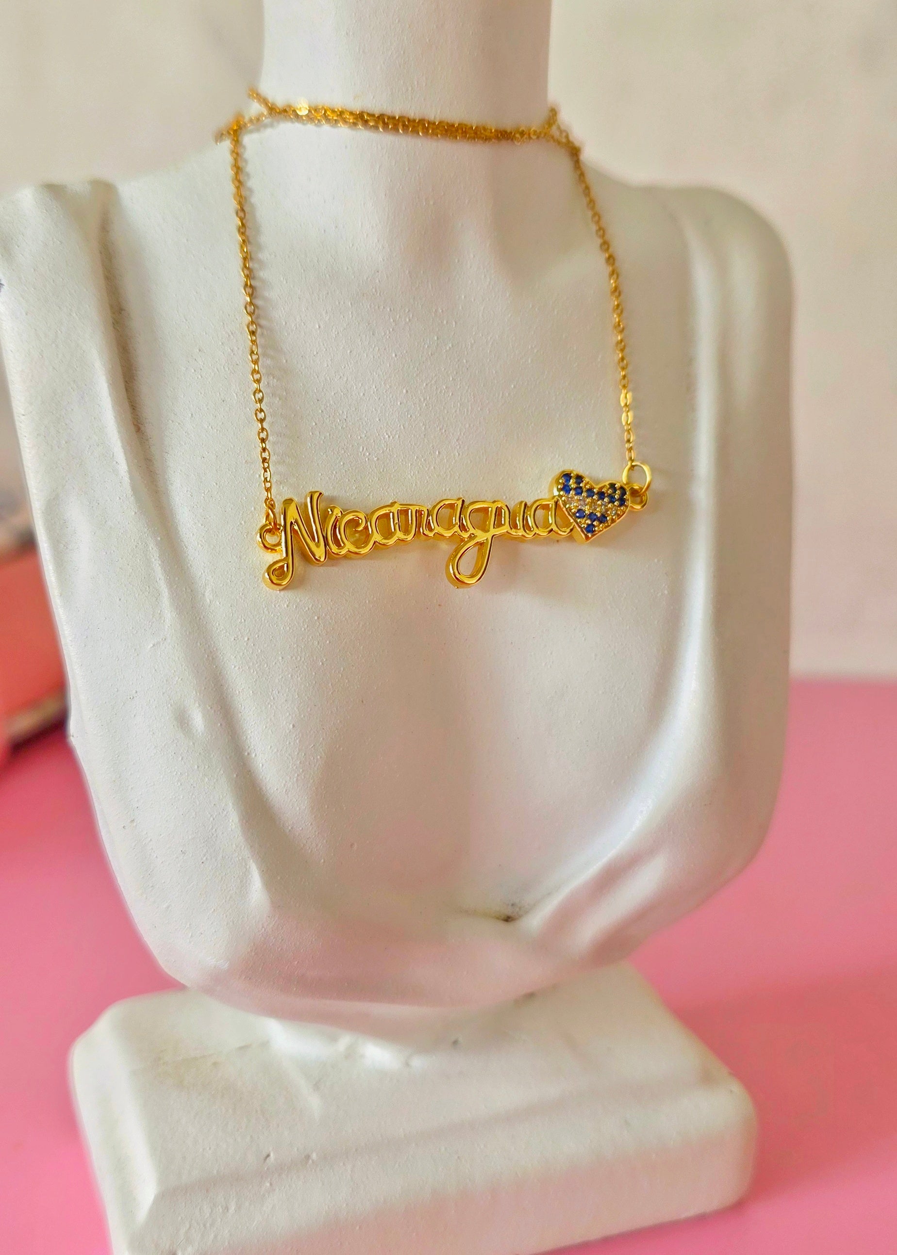 Collar Nicaragua Cursiva con corazón