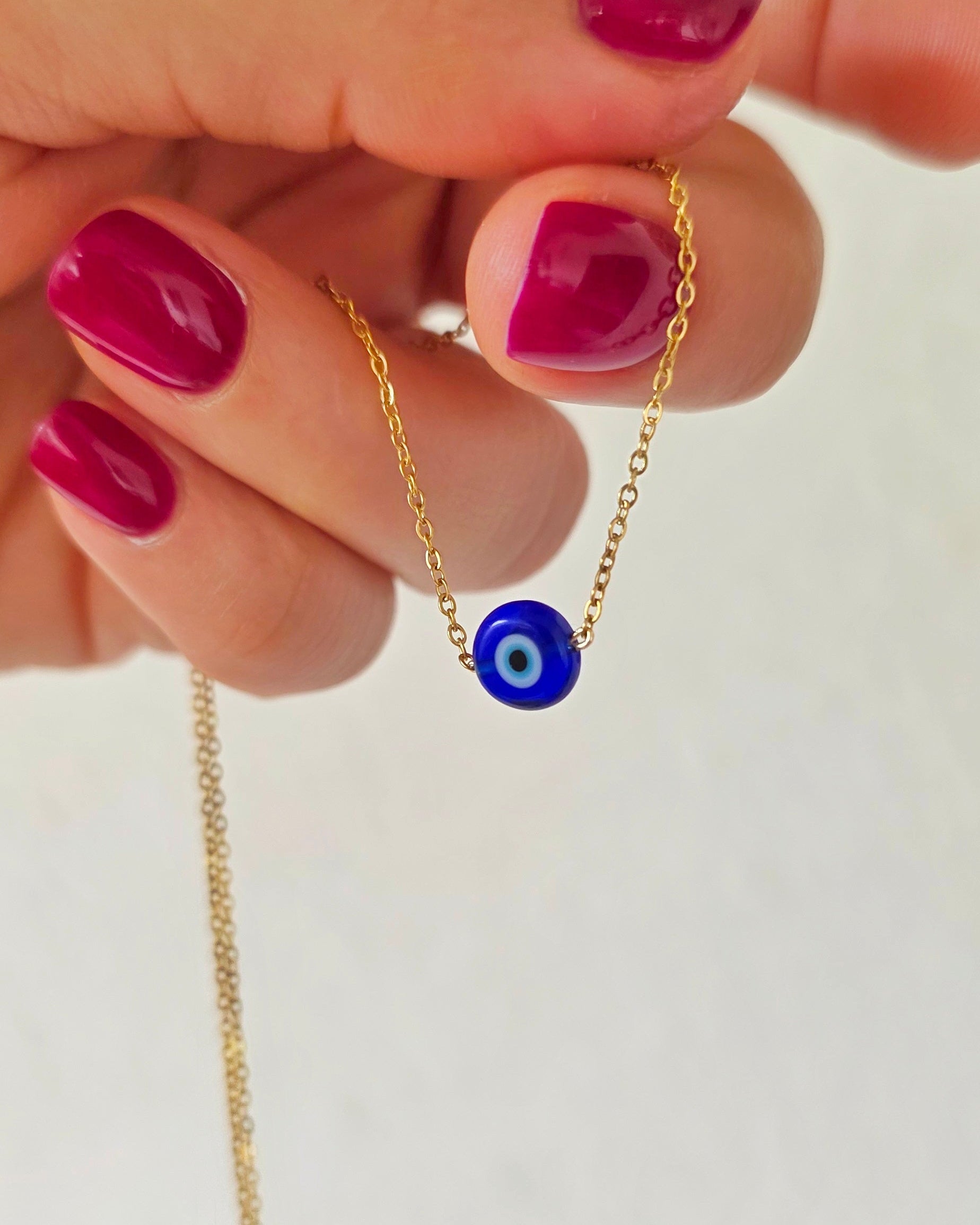 collar ojito azul