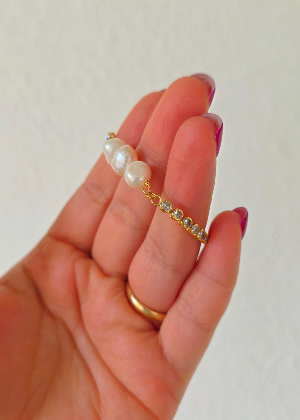 Pulsera de tres perlas con agarre brillante ajustable