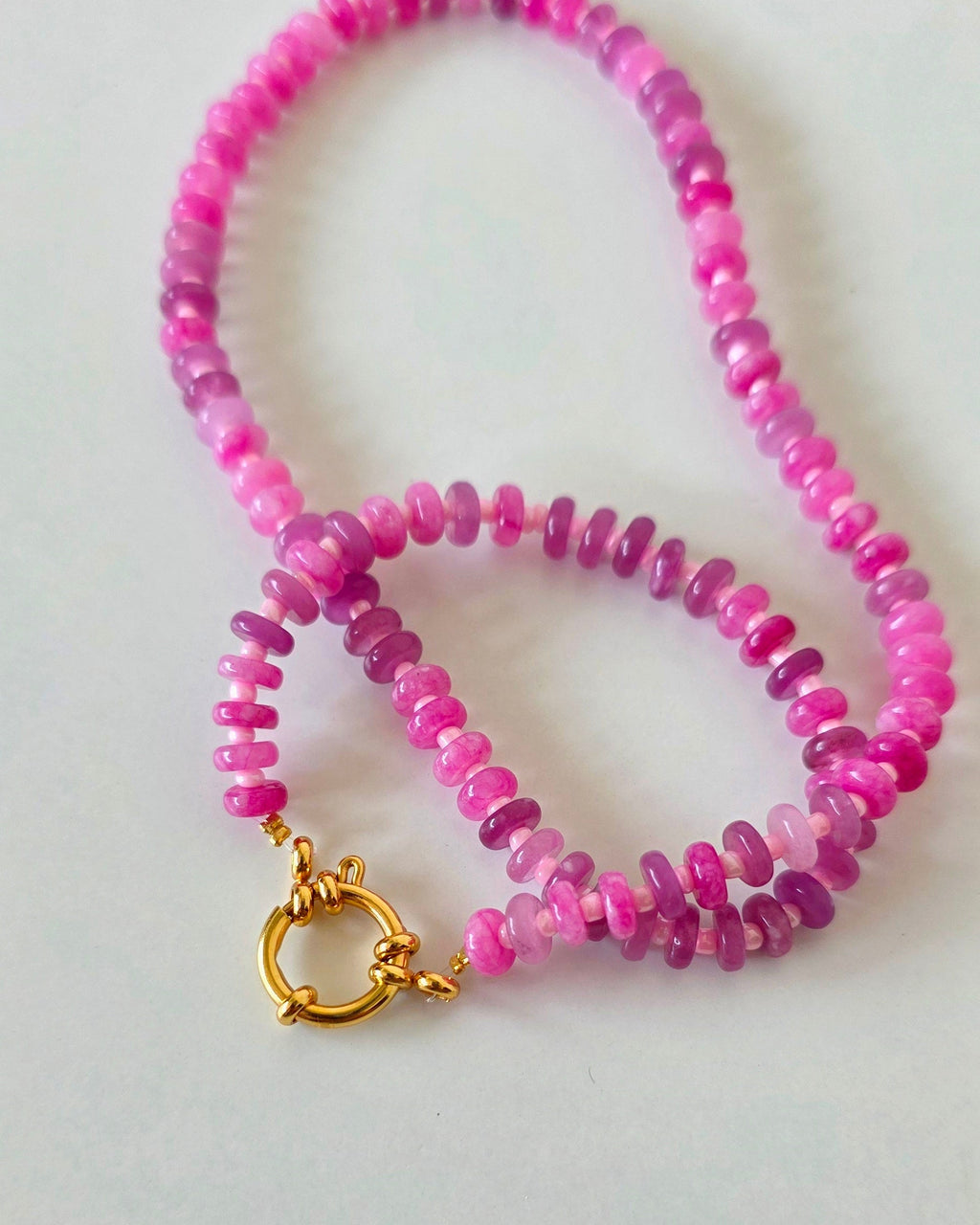 Collar agatha con cierre marinero rosa fucsia