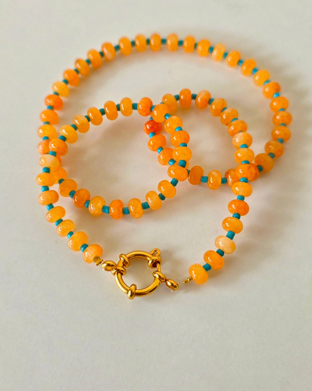 Collar agatha con cierre marinero naranja y celeste