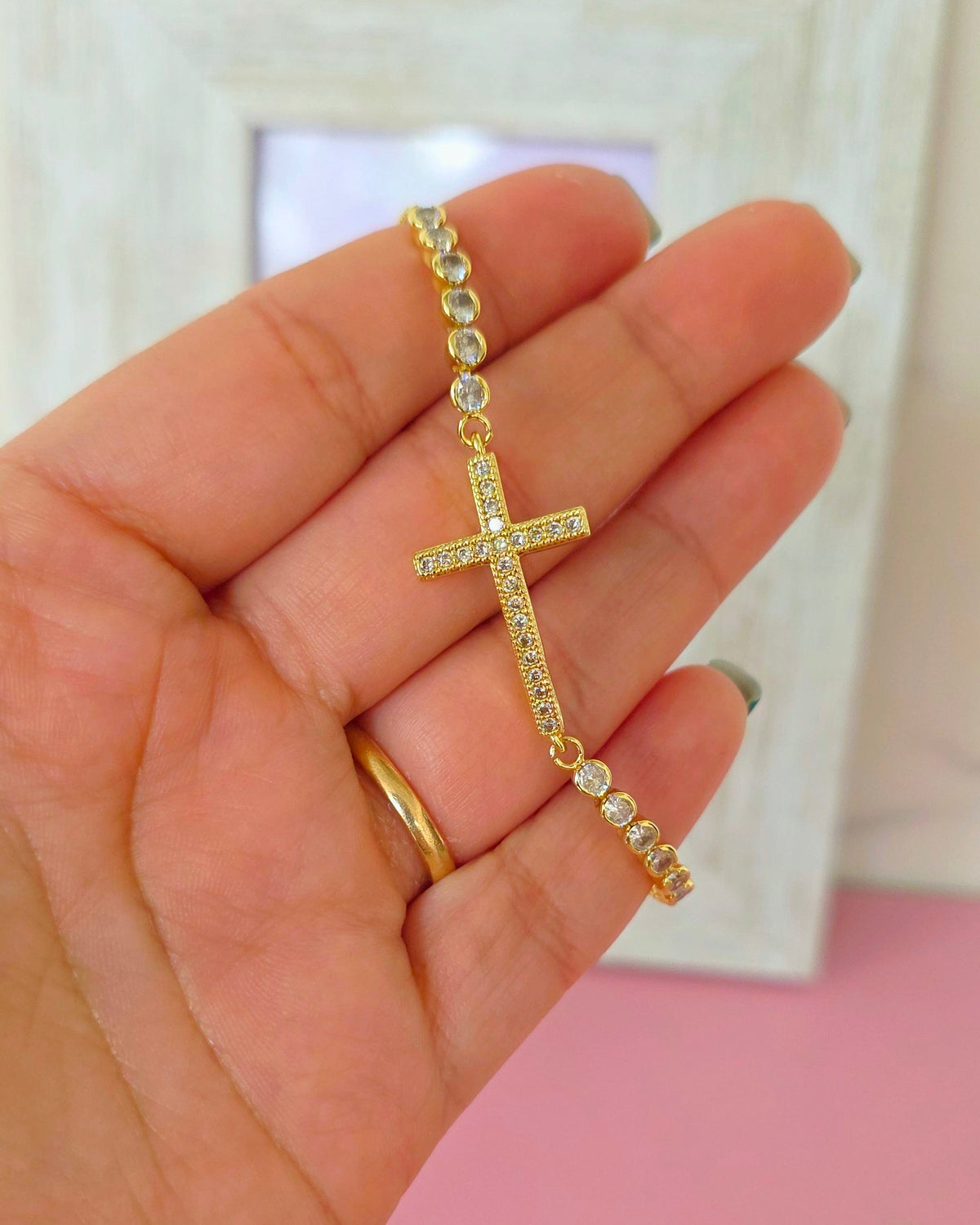 Pulsera cruz brillante y agarre de zirconias