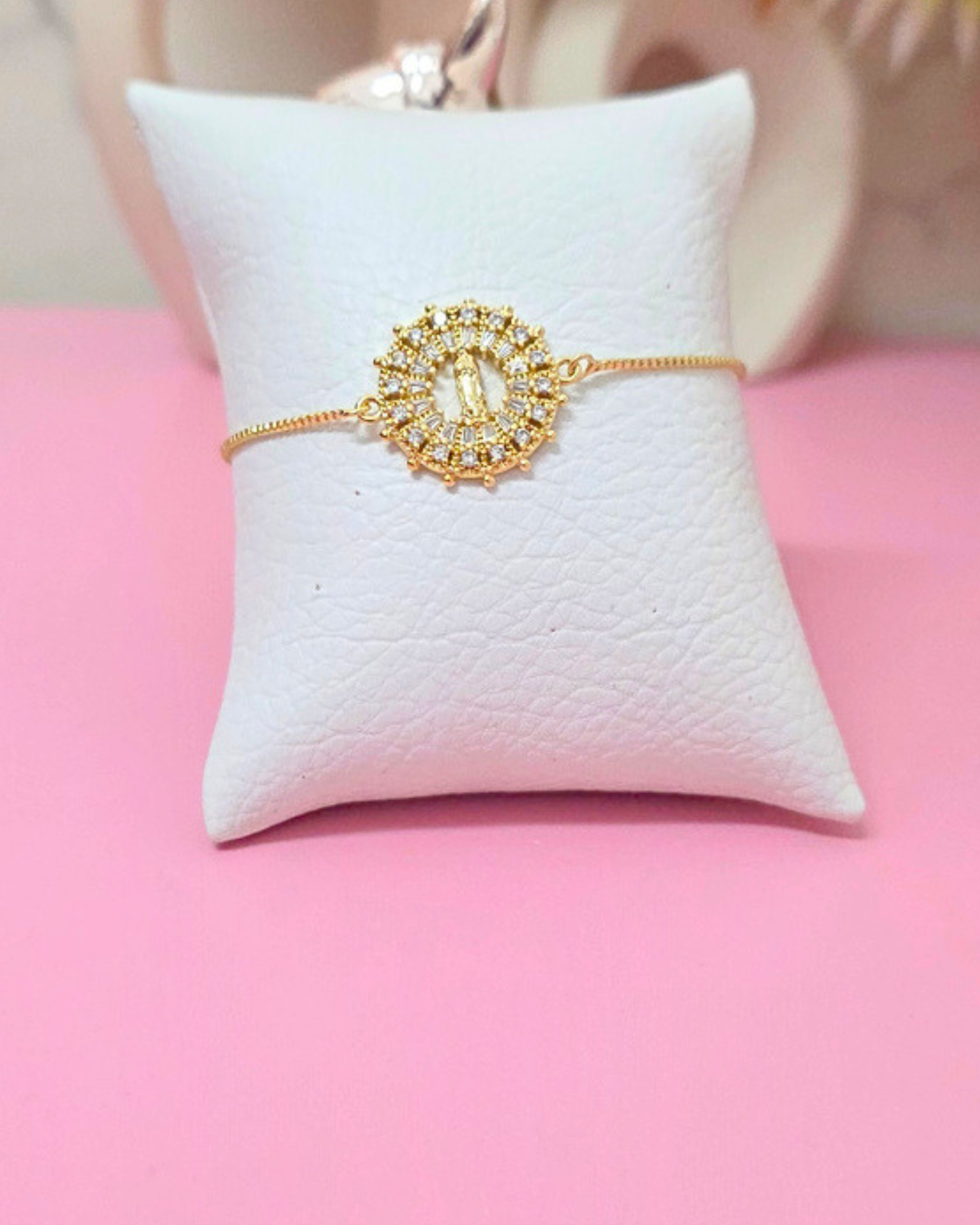 pulsera ajustable fina con dije Virgen de Guadalupe mosaico sol