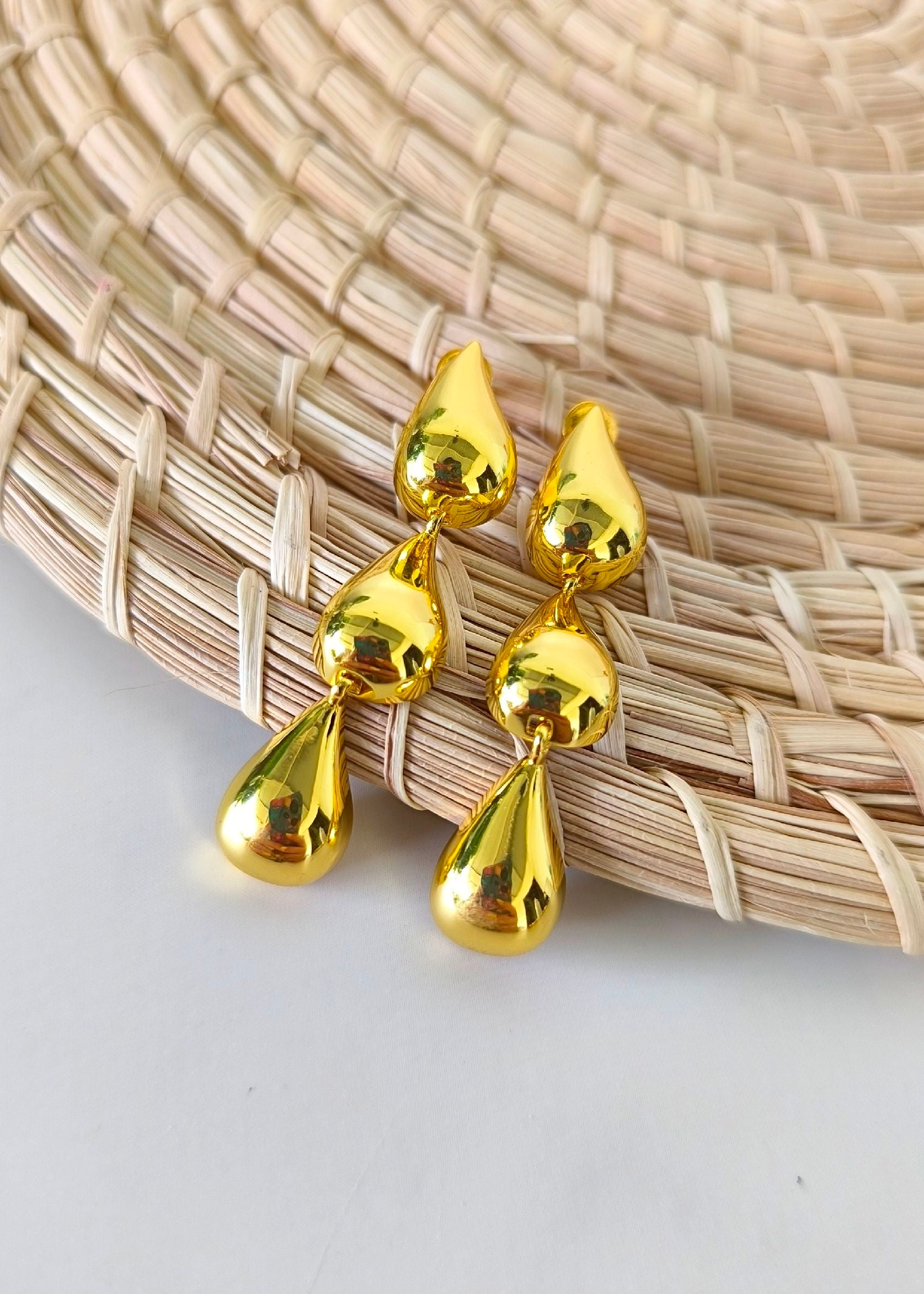 aretes largos gotas verticales