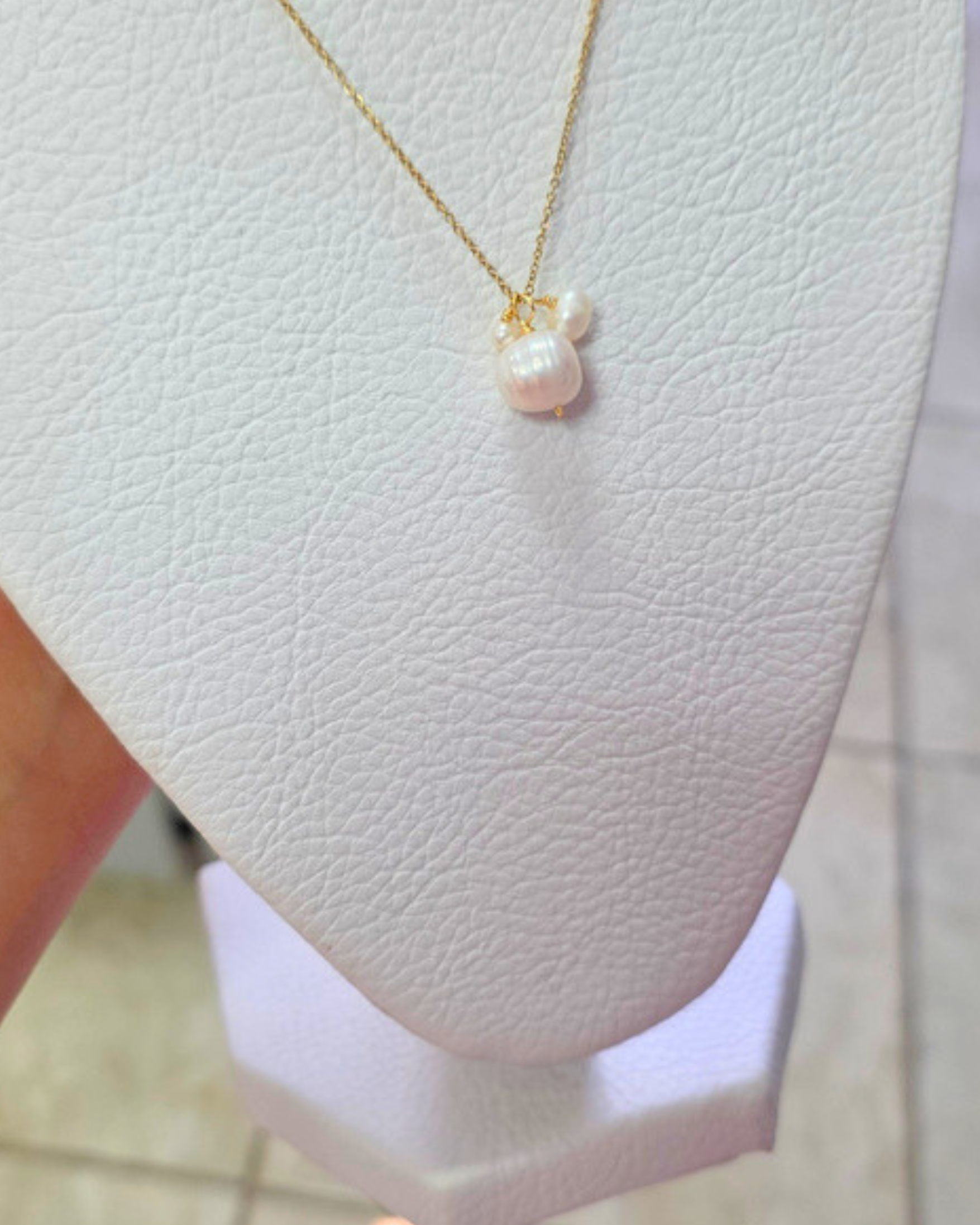 collar de tres perlas diferente tamaño