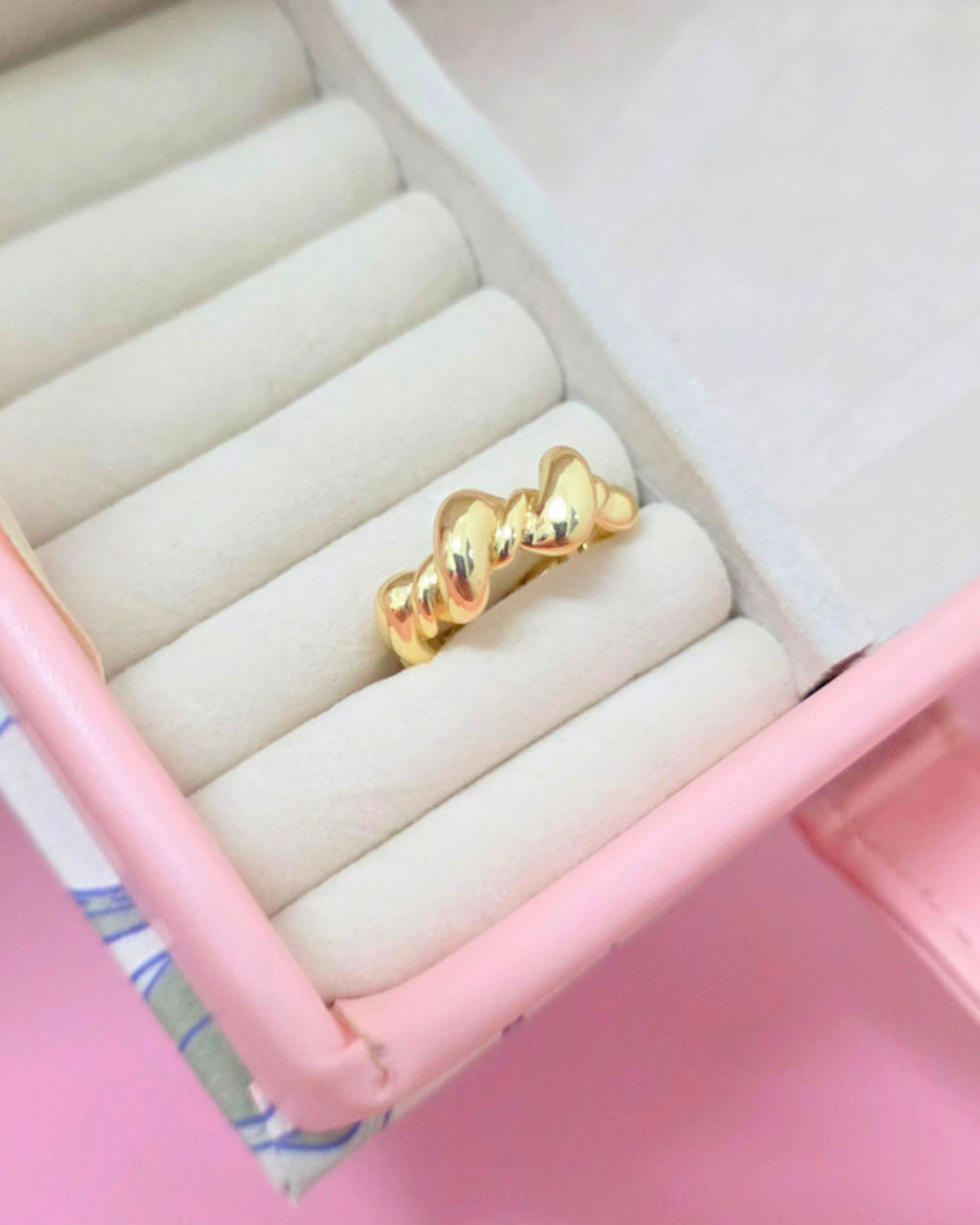 Anillo textura trenzada