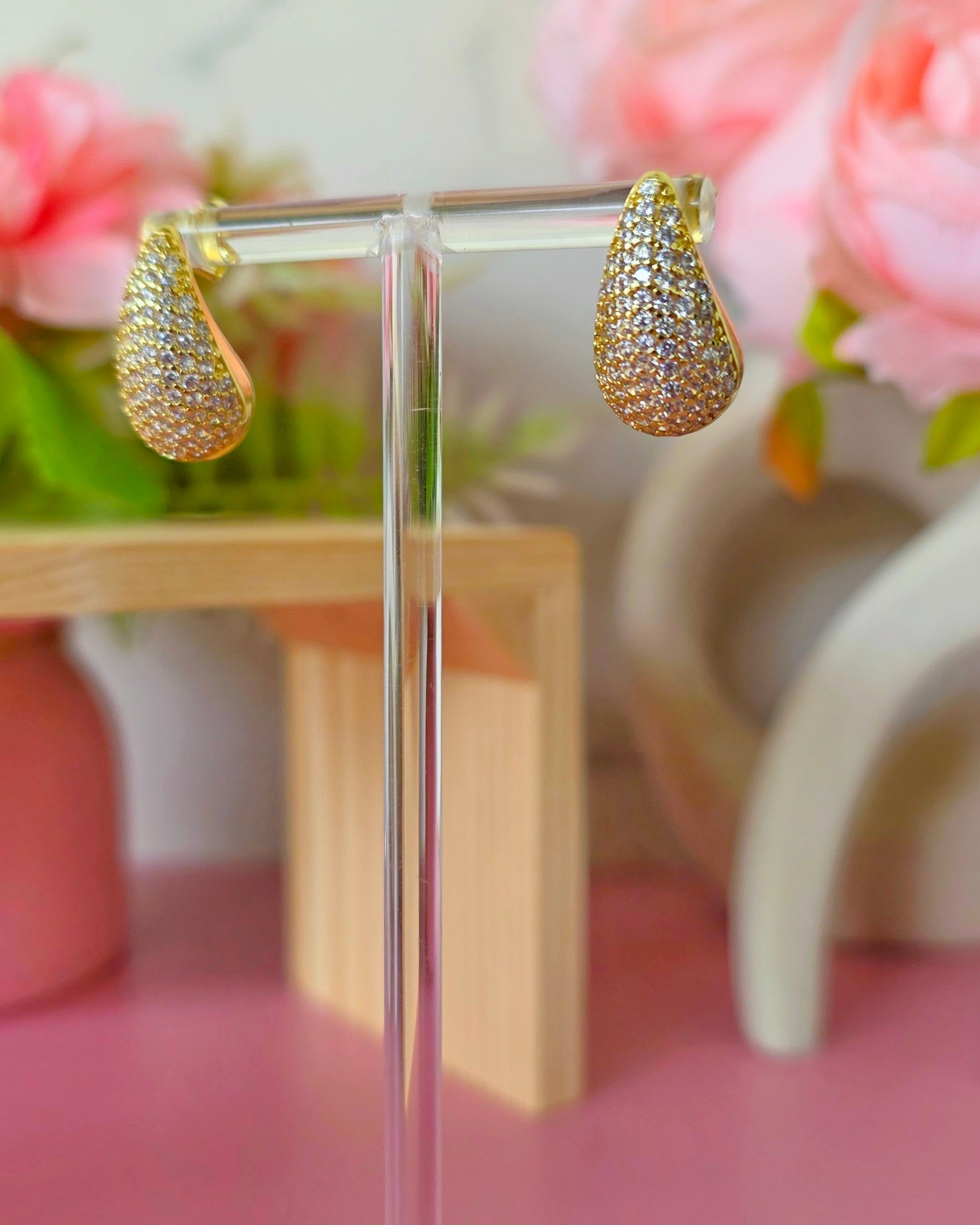 Aretes gota 2.5cm incrustadas