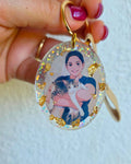 Llavero personalizable de resina con foto y texto en cuerina