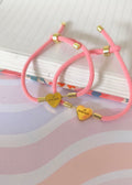 Pulsera grabada con dije corazón