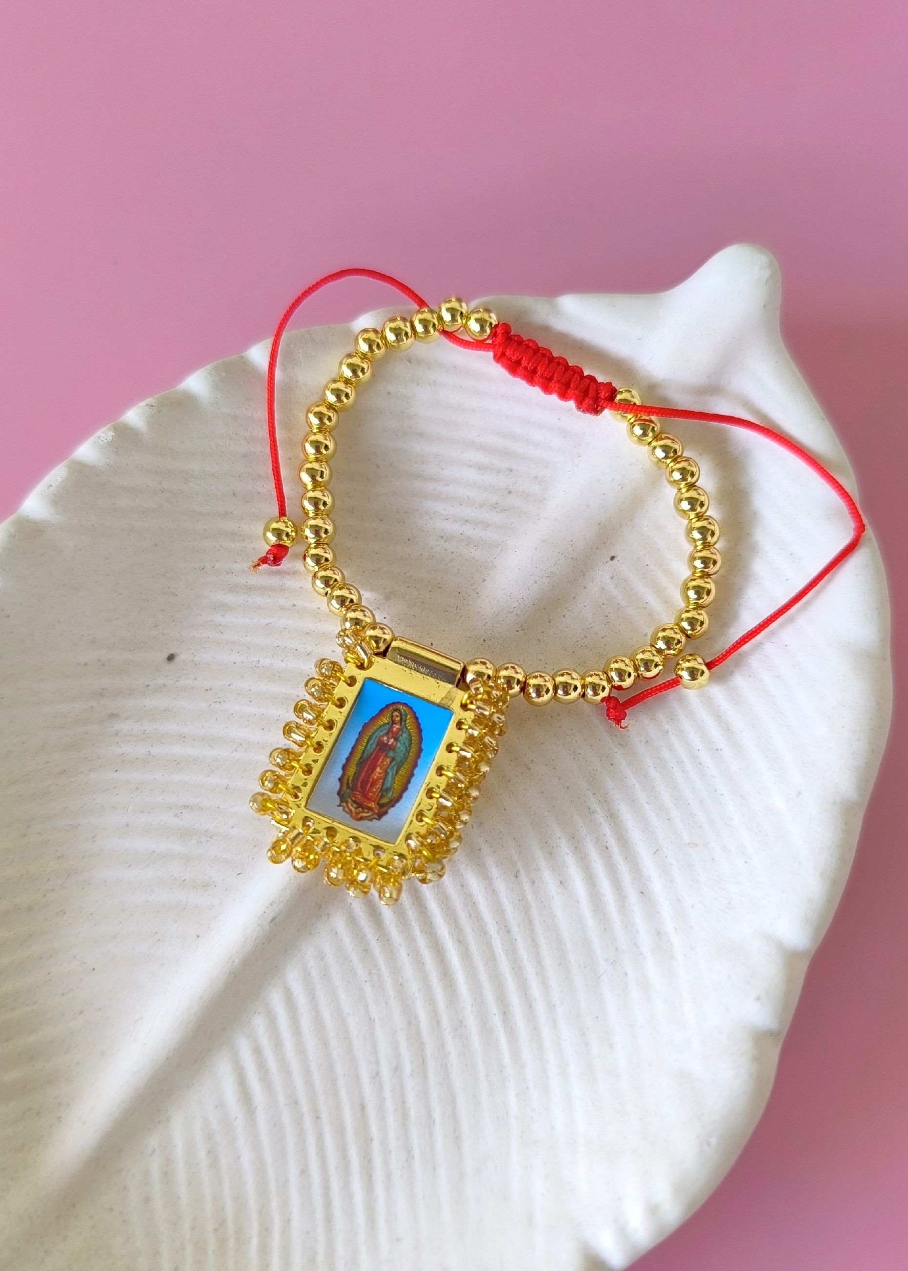 Pulsera escapulario con tejido de mostacilla