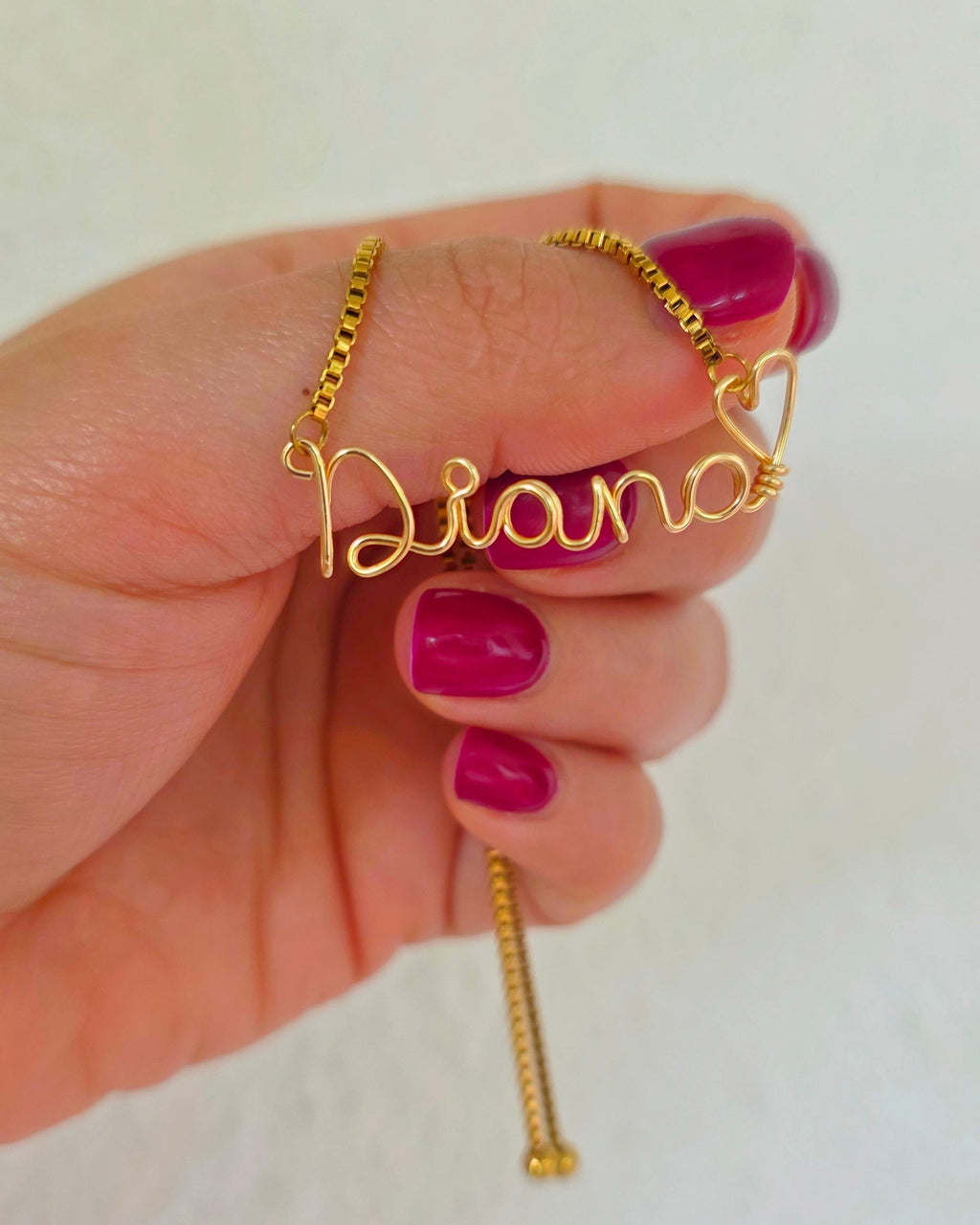 Pulsera artesanal con agarre de acero