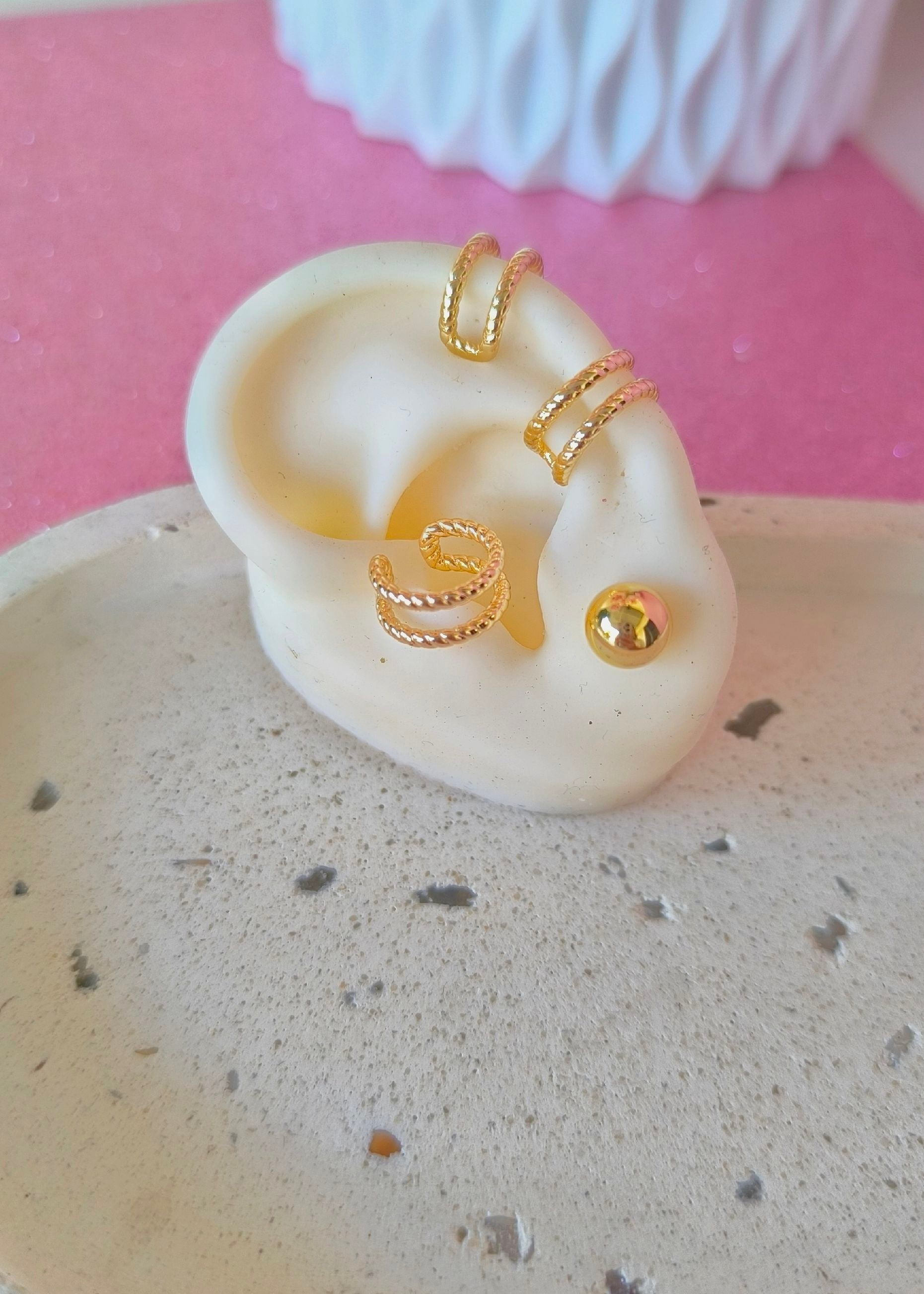 earcuff unidad doble linea con textura trenzada suave.