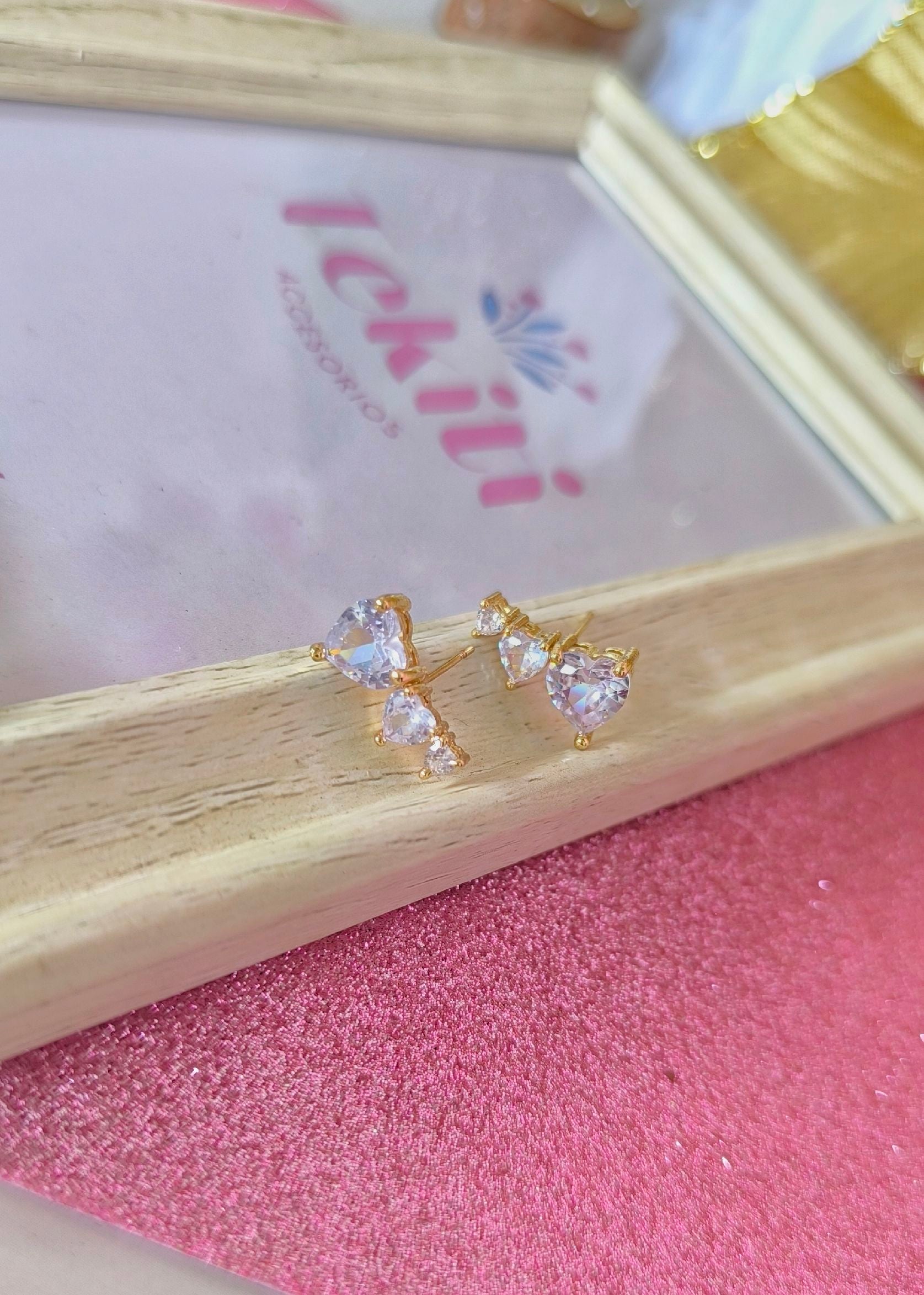 Aretes de arco corazón de cristal