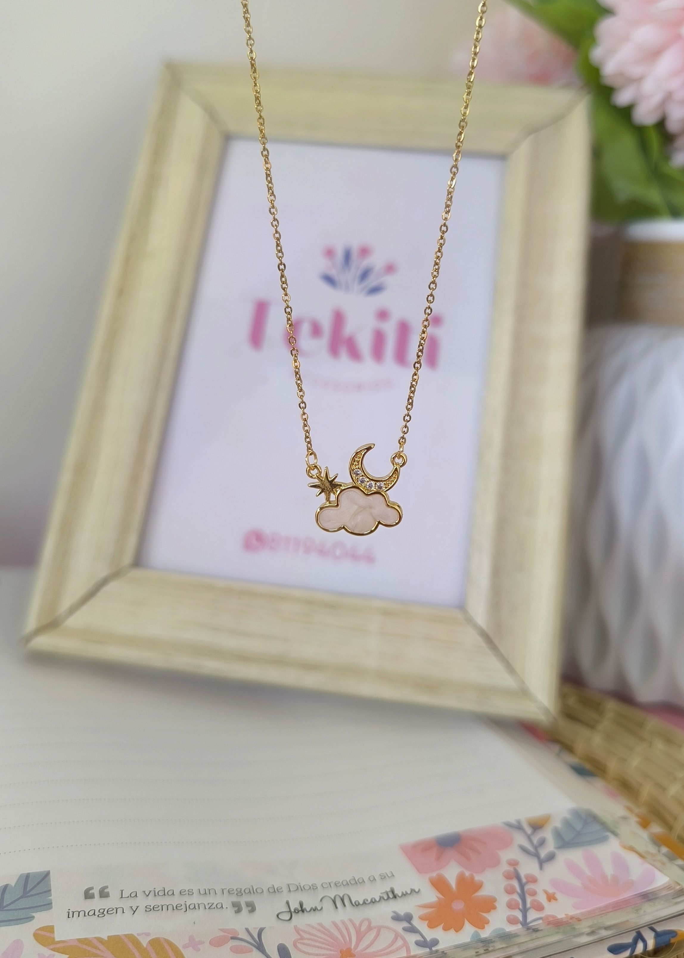 Collar luna con nube y sol