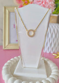 Collar círculo de cristal hueco