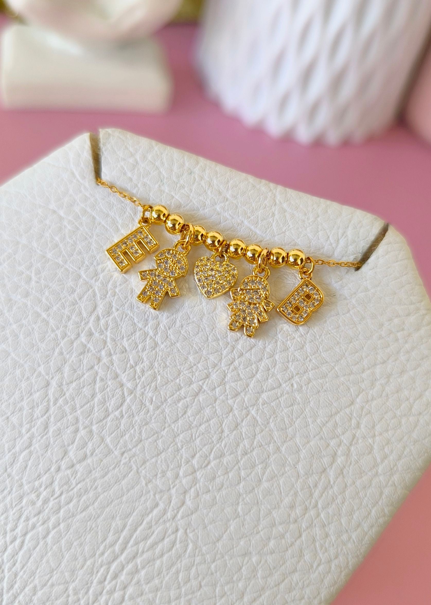 collar de 2 dijes con niños y dos iniciales
SKU : CV1530