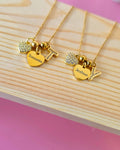 Collar de nombre con dos dijes decorativos