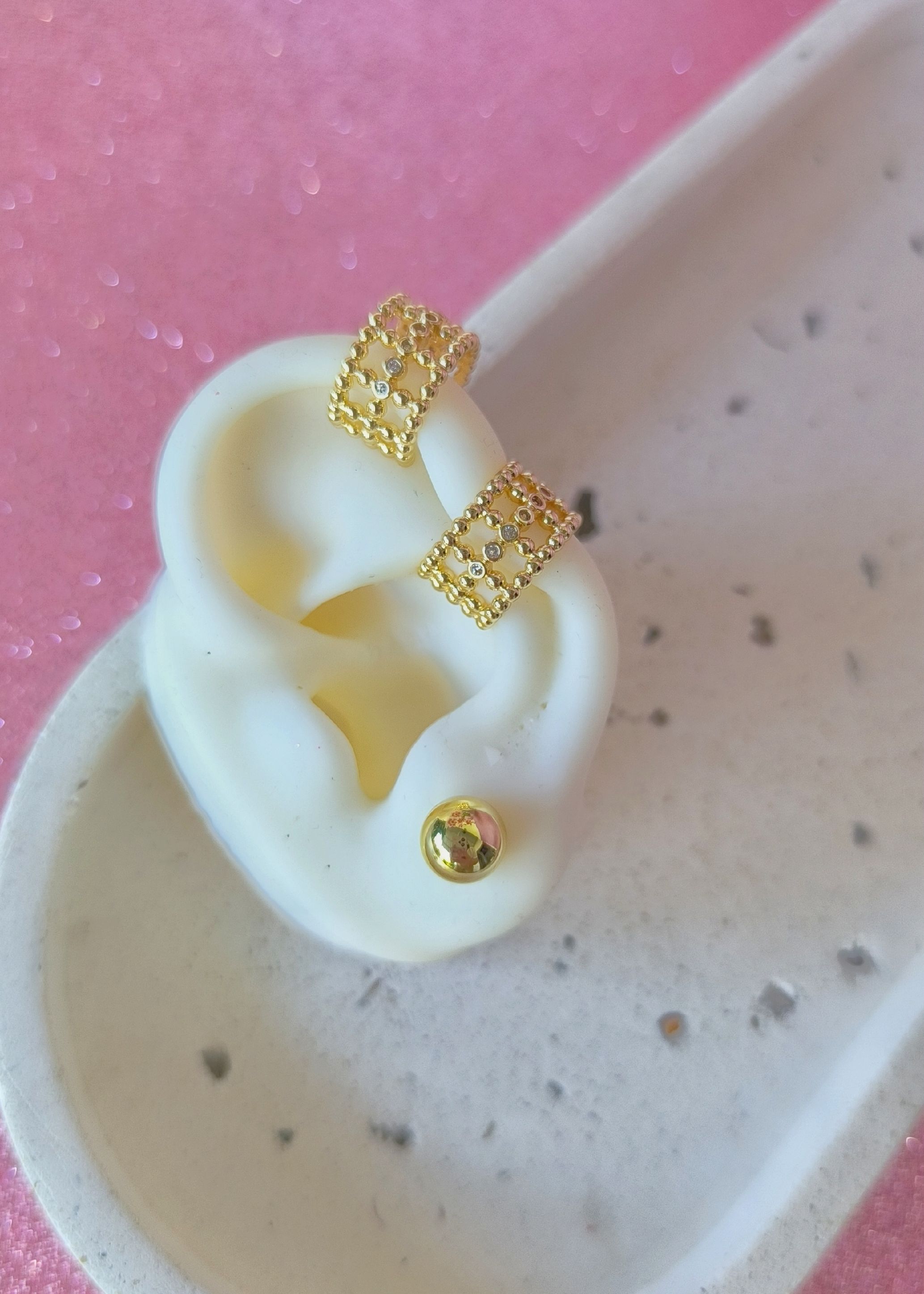 earcuff unidad de cuadricula de bolita con centro brillante