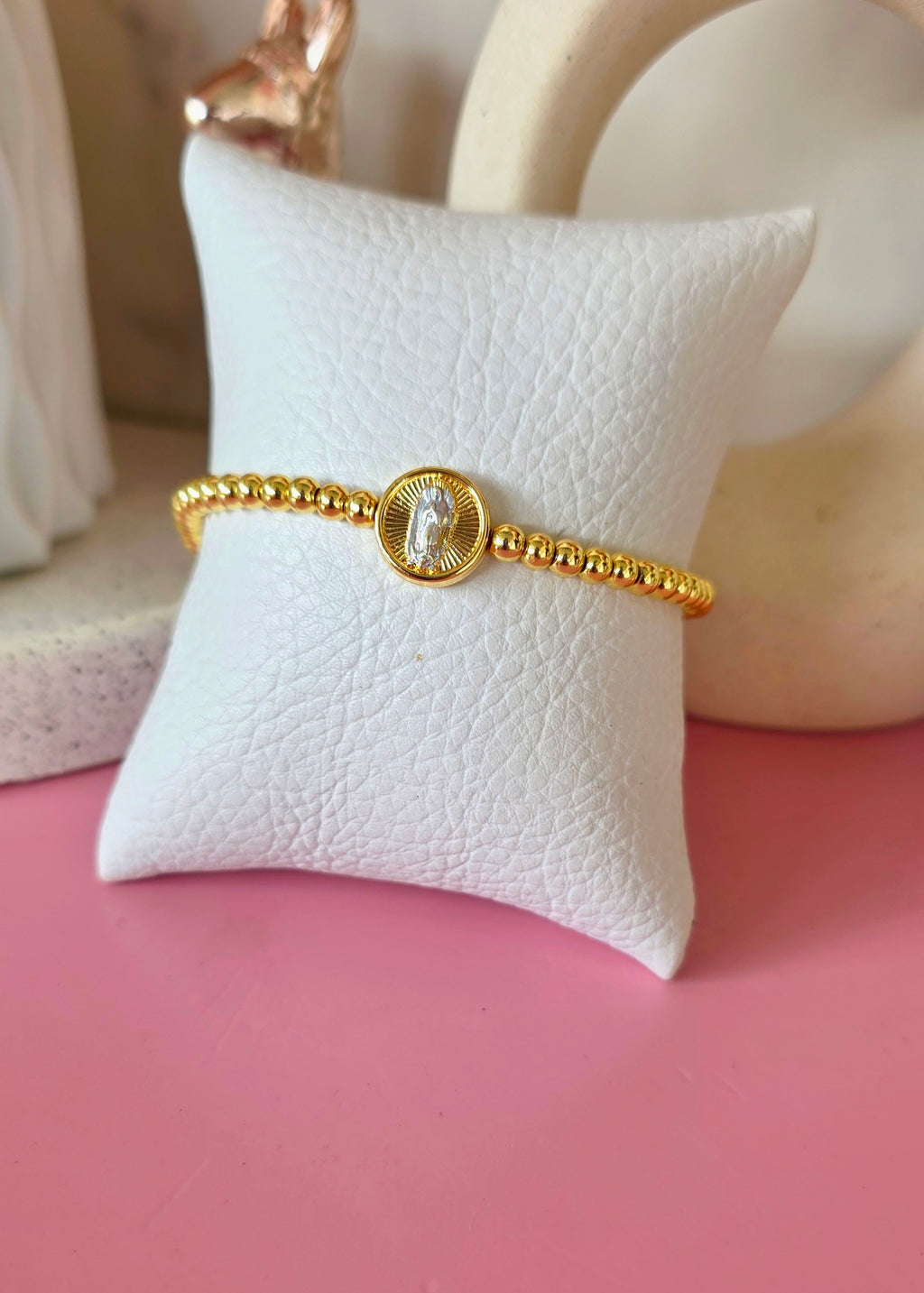 Pulsera ajustable de balines con dije a doble cara de virgen de Guadalupe