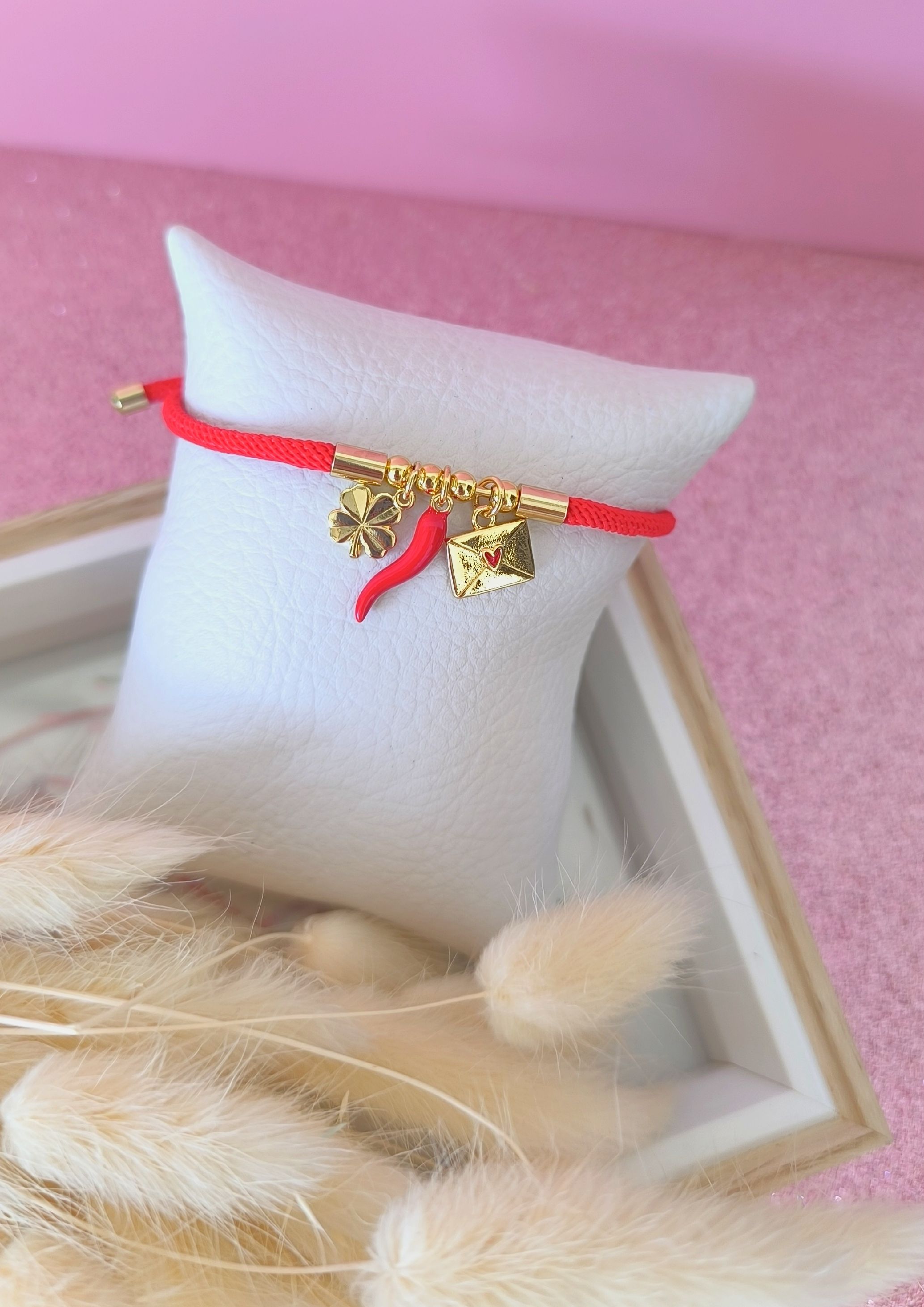 Pulsera ajustable trébol cuerno italiano y carta