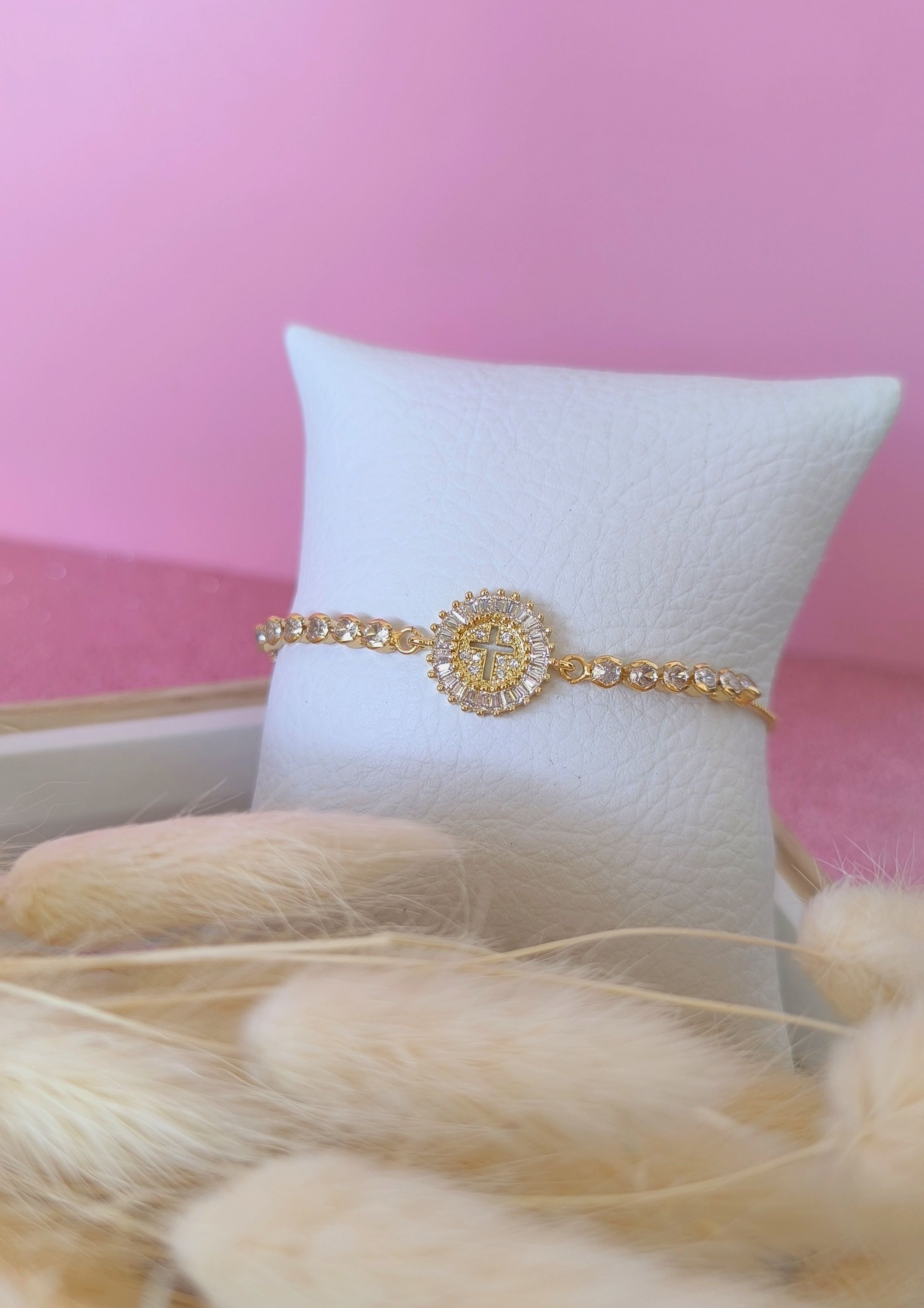 Pulsera ajustable de cruz con marco de sol