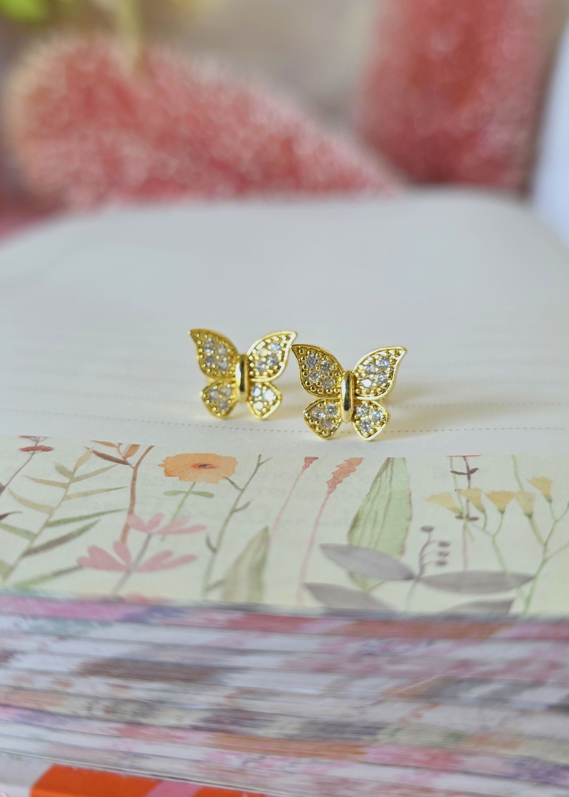 Aretes tipo stud mariposa simétrica