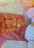 Aretes tipo stud de doble figura con estrella de mar y conchita
