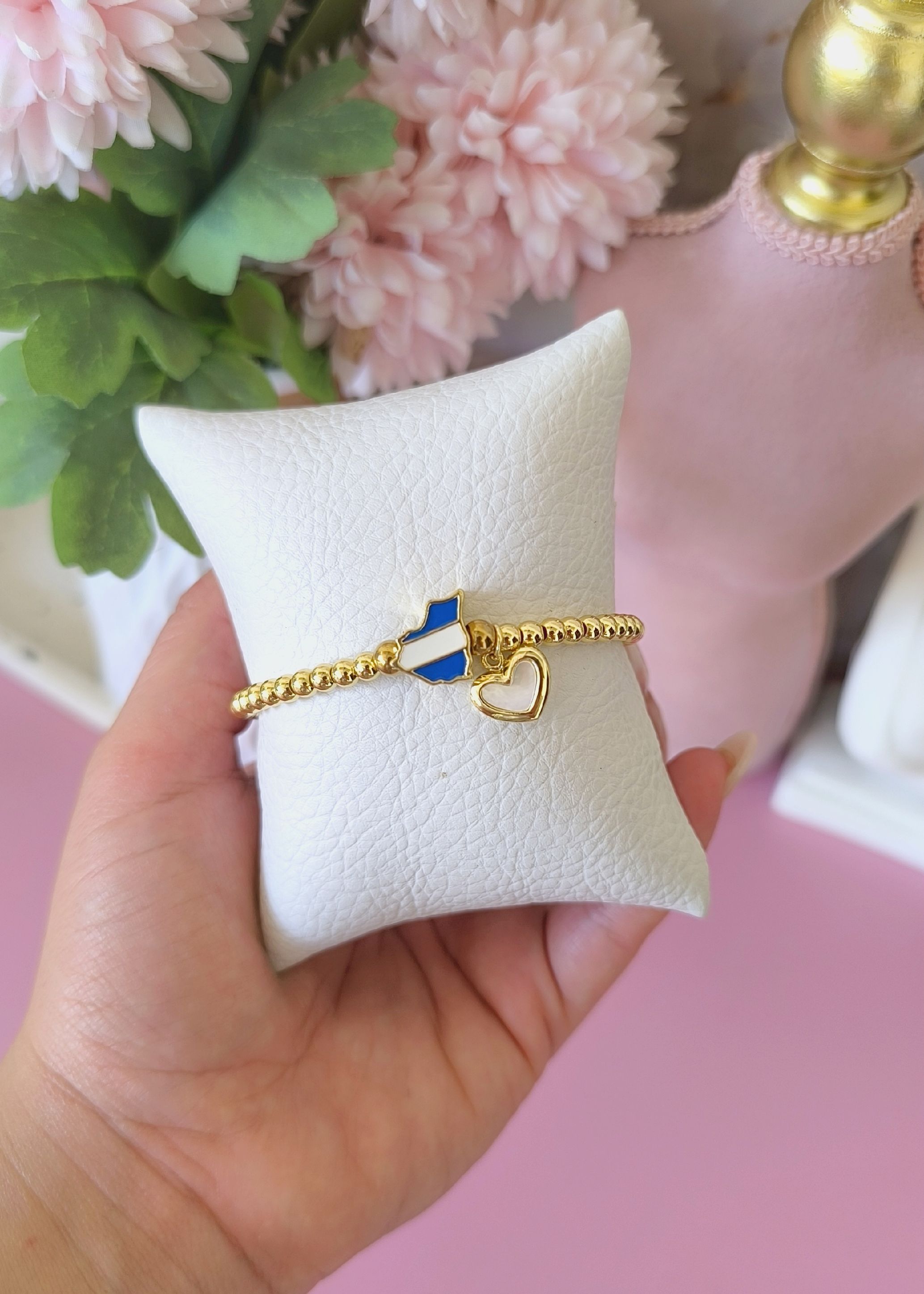 pulsera mapa central y corazón blanco