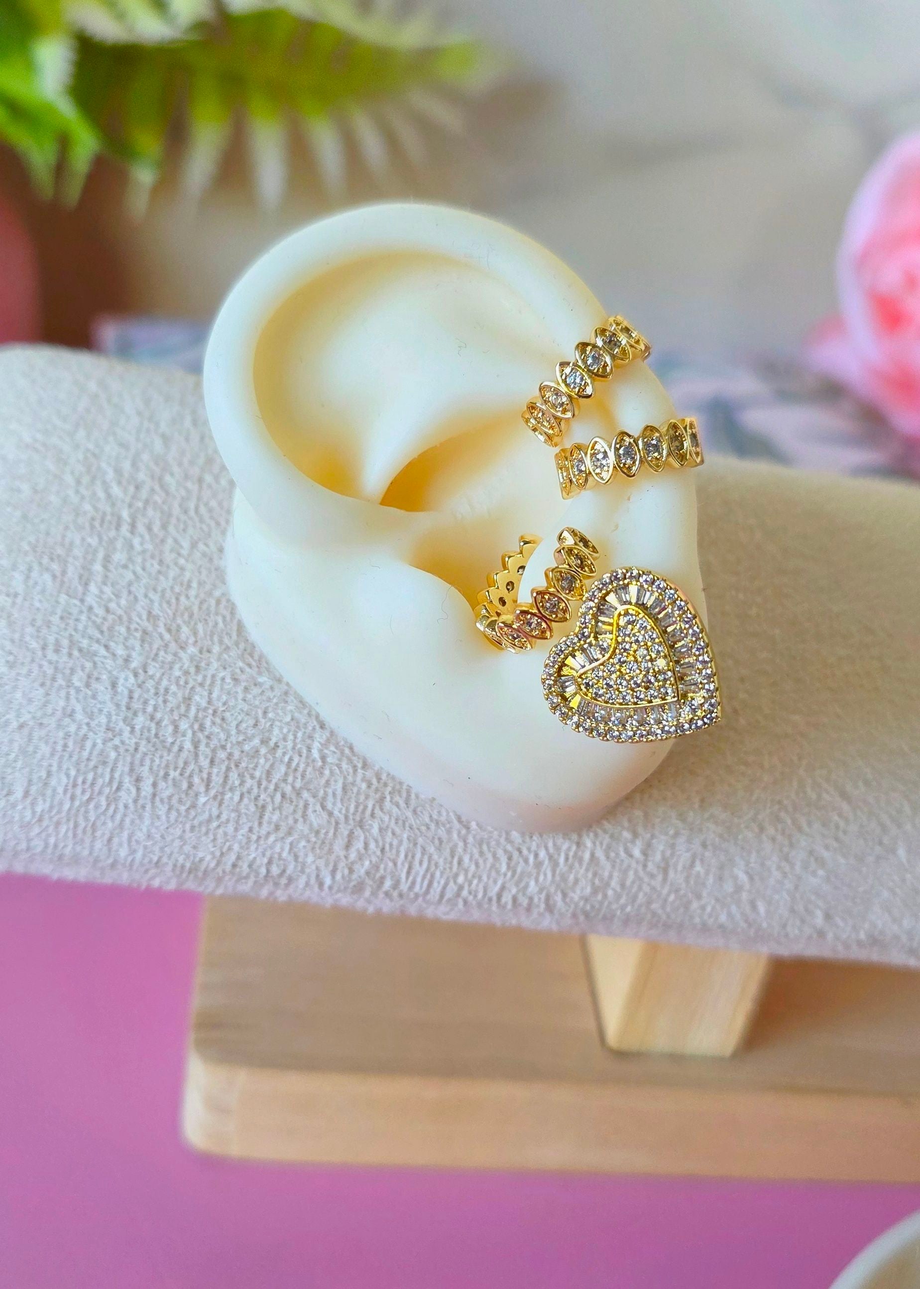 earcuff de rombo con una incrustacion